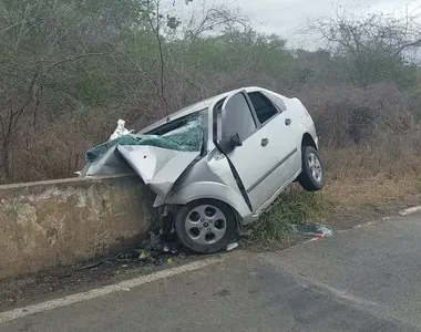 Frente do veículo ficou completamente destruida