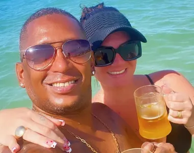 Esposa de Alex Maxx expõe prints de traições do cantor