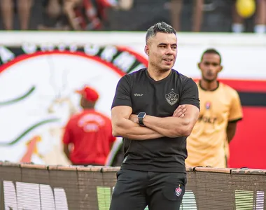 Jair Ventura, técnico do Vitória