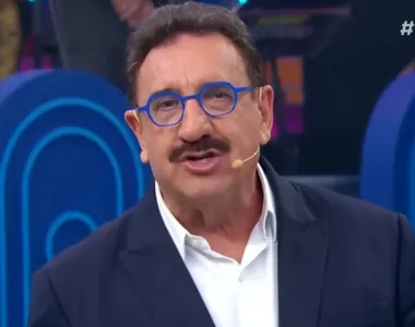 Apresentador constrangeu a vítma ao vivo em seu programa