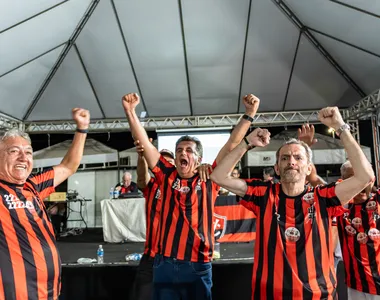 Mandatário do Leão celebra reeleição à frente do clube