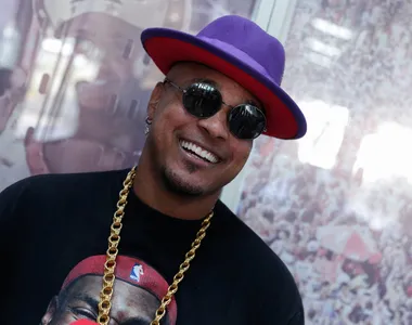 Cantor Robyssão é atração do bloco