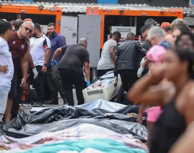 Mais de 130 pessoas morreram durante o fogo cruzado entre policiais e criminosos do Comando Vermelho (CV)