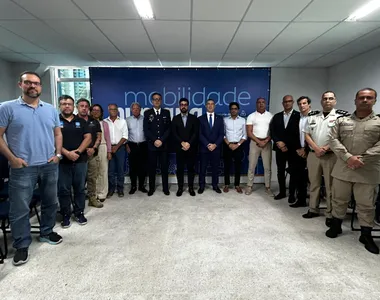 Reunião aconteceu na manhã desta segunda-feira (17)