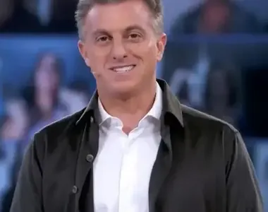 Huck teria pedido pro ator higienizar a mão