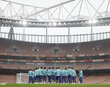 Elenco brasileiro fez último treinamento em local de jogo