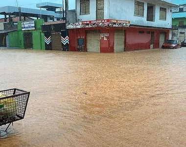 Chuva pode causar queda de energia e alagamento