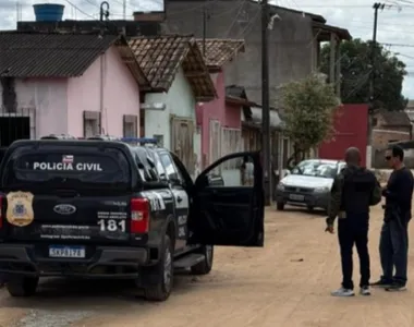 Vítima foi morta dentro de casa