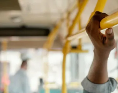 ‘Tarado’ foi pego no ‘5 contra 1’ em ônibus