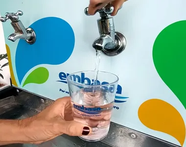 Embasa distribui água gratuíta no Carnaval
