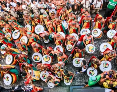 Banda afirma que se apresentou na avenida anos antes da cantora