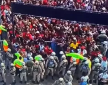 Tumulto foi generalizado na entrada do Barradão