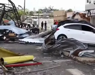 Tornado causou muita destruição