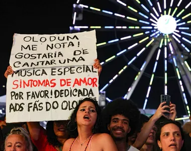 Fã da banda Olodum levou cartaz