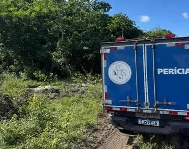 Faca foi econtrada perto dos cadáveres