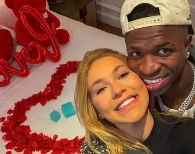 Pedido oficial  de namoro foi feito no mês de outubro