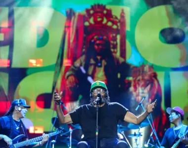 Edson Gomes animou a galera no Festival Virada Salvador