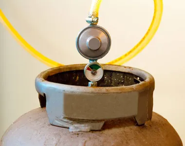 Baianos começam 2026 pagando mais caro pelo gás de cozinha