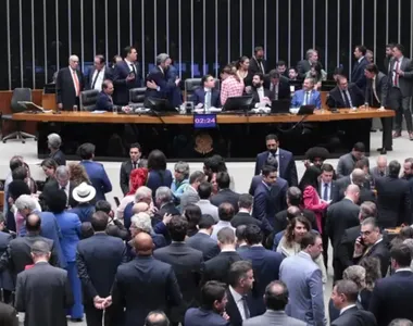 Votação aconteceu durante a madrugada desta quarta (10)