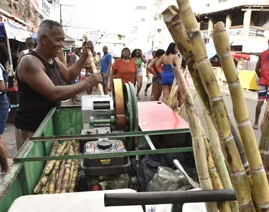 Genivaldo está vendendo caldo de cana no Nordeste