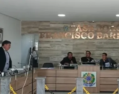 Sessão retornou após o mau-cheiro passar