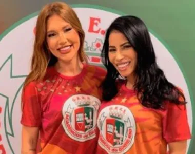 Virgínia ao lado da vice-presidente da Grande Rio