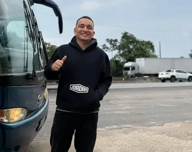 Cantor João Gomes fica em meio a tiroteio no Rio de Janeiro