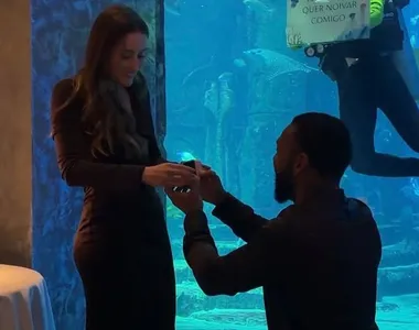 Casal jantava em um restaurante com aquário