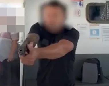 Policial não aprovou a postura do médico