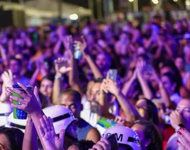 O influenciador Alesson Lima flagrou uma traição no Festival Virada Salvador