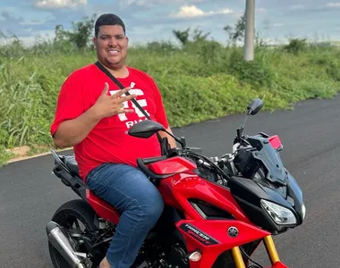 Homem ficou famoso fazendo manobras radicais em motocicletas