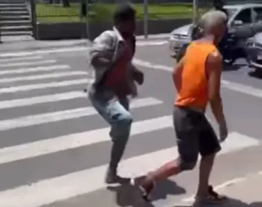 Homem PcD levantou da cadeira para agredir idoso