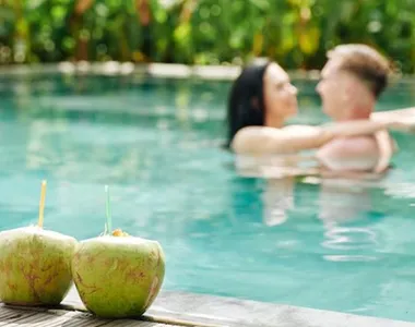 Casal foi retirado do local sob revolta da galera