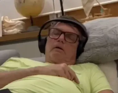 Jair Bolsonaro foi flagrado em crise pelo filho