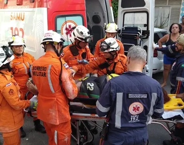 Mulher foi resgatada pelo Corpo de Bombeiros