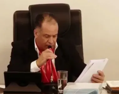 Vereador chamou governador morto para sessão