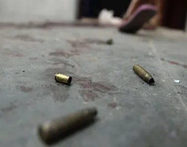 Violência armada atinge casas e expõe moradores em Salvador