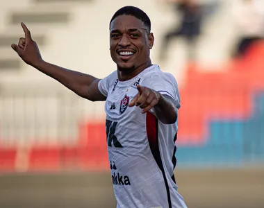 Vitória fez os dois gols no segundo tempo