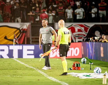 Jair Ventura, técnico do Vitória