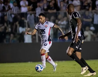 Vitória e Ceará se enfrentam no Barradão nesta quinta