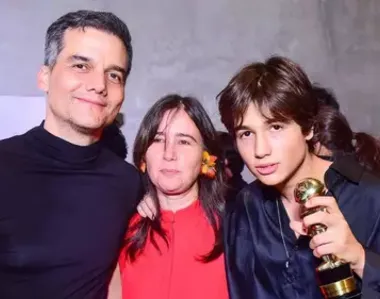 Wagner Moura, a esposa Sandro Delgado e o filho mais velho, Bem.