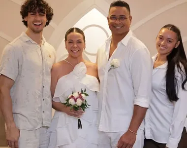 Xanddy e Carla Perez com a presença dos filhos