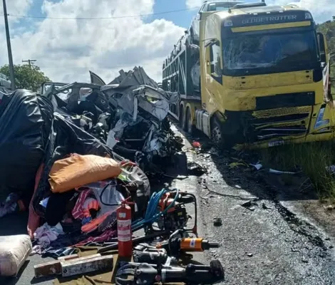 Imagem ilustrativa da imagem Batida feia entre caminhão e caminhonete deixa um morto em Alagoinhas