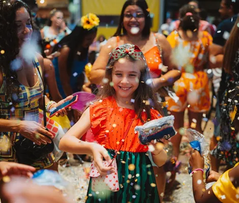 Imagem ilustrativa da imagem Desfile de pets, bloco infantil e mais: shopping faz folia do Carnaval