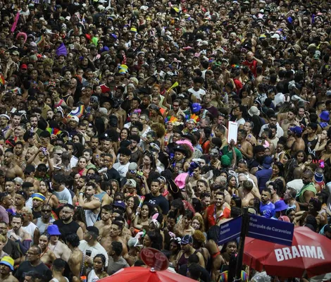 Imagem ilustrativa da imagem Galera se vira nos 30 para trabalhar e curtir Carnaval de Salvador