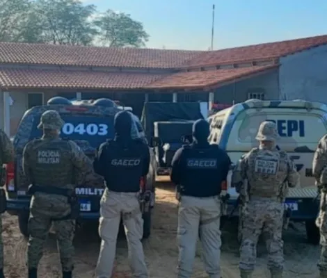 Imagem ilustrativa da imagem Laranja do CV, foragido por tráfico, é preso com armamento pesado