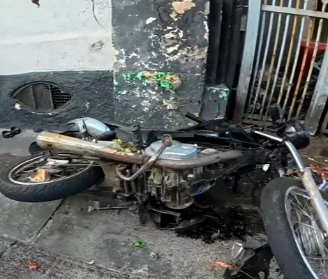 Imagem ilustrativa da imagem Motoqueiro morre após batida braba em muro no Rio Vermelho