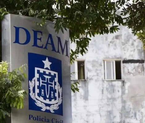 Imagem ilustrativa da imagem Mulher é atacada com ácido dentro de salão de beleza em Itapuã