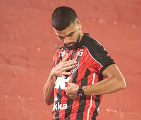 Imagem ilustrativa da imagem Vitória anuncia contratação de atacante que estava na gringa