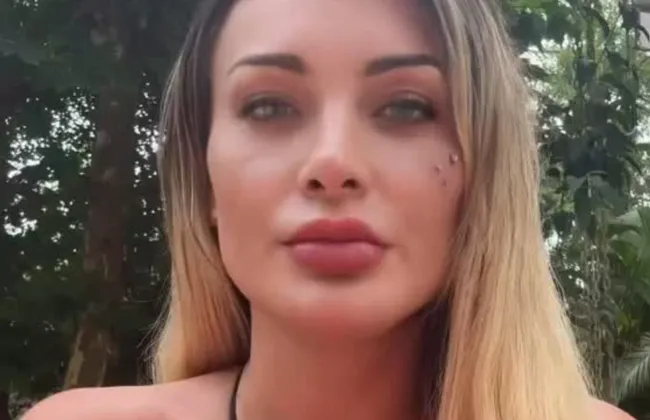 Imagem ilustrativa da imagem Andressa Urach choca com fantasia para o Carnaval